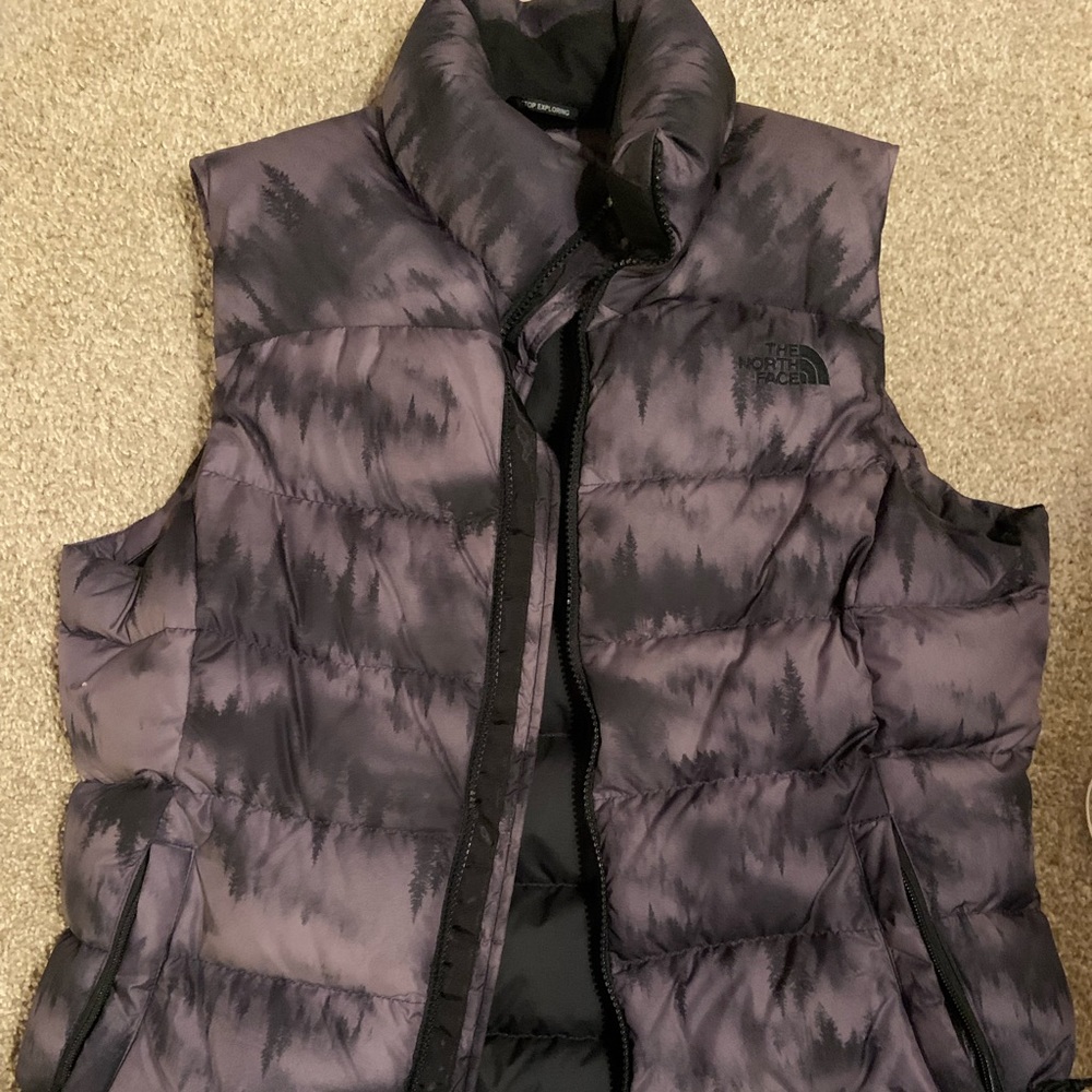 Puffer vest northface brand. Gently used